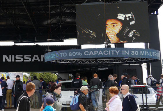 A tela do diodo emissor de luz da fase exterior P8 moldou o armário de alumínio que pendura a exposição de diodo emissor de luz IP65