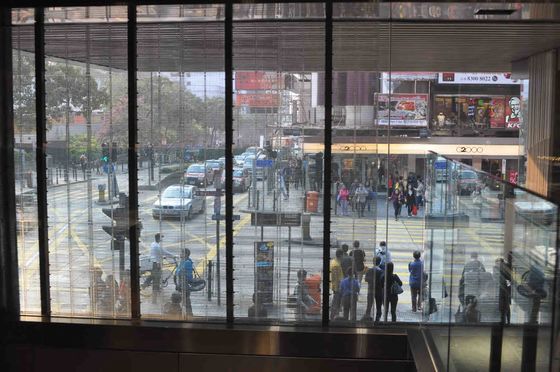 P3.91-7.82 Ecrã de visualização LED transparente para interiores Ecrã de visualização LED de vidro SMD para aluguer Ecrã LED a cores completas