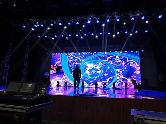 Display LED Interno Full Color Oferecendo Altas Taxas de Atualização de 3840 Hertz para Exibição de Vídeo Sem Cintilação e Suave