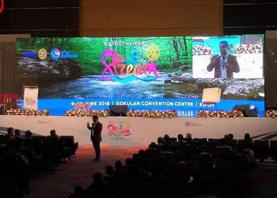 Ecrã de LED de alumínio de fundição a óleo SMD2727 P4 Full Color LED Video Display Ultra Slim LED Screen