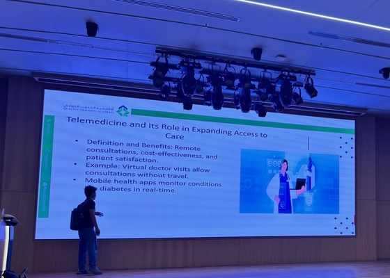 Grande e flexível 111111 Pixels/M2 1300 Brilho/M2 P3 Indoor Full-Color LED Display