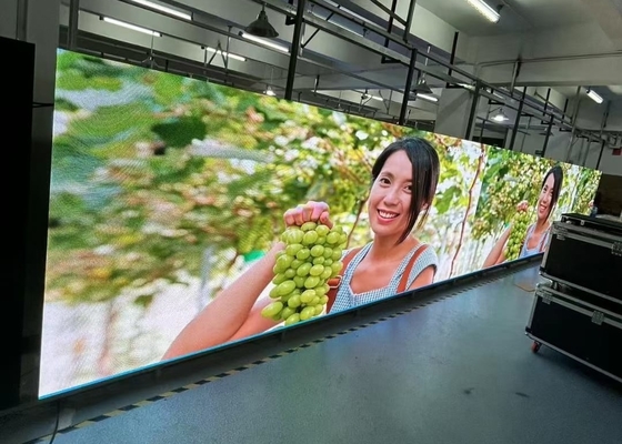 Grande tela de aluguel flexível sem exposição de mancha 1/32 placa de tela LED de varredura HD 1R1G1B P2.5mm