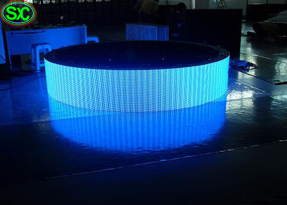 Tela de exposição para anunciar, 5500-6500 lêndeas do diodo emissor de luz da cortina da forma P3.91 curvada