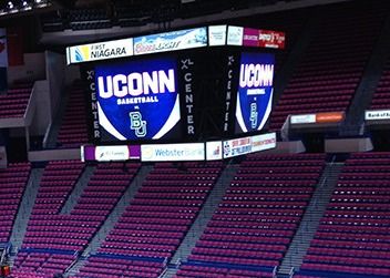 Gabinete de alumínio fundido à prova d'água COB P0.9 Display LED de estádio Ultra HD Resolução 40*20