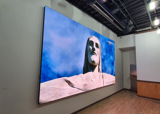 Tabela de exibição LED RGB ultrafinha de alta resolução 3-em-1 para igrejas, salas de conferências, salas de exposições
