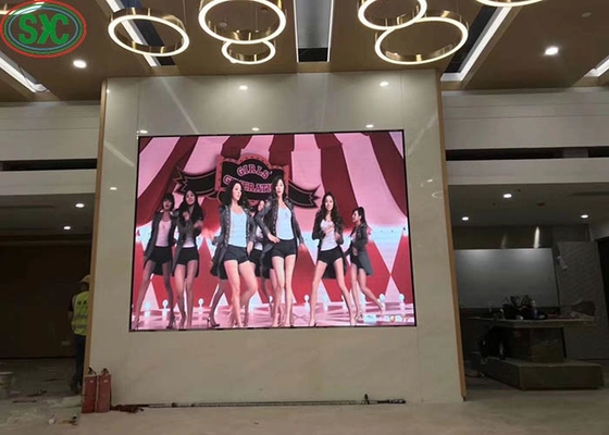 P5 Padrão 640mmx640mm Full Color Indoor Hanging LED Display In Die-Cast Aluminum Cabinet