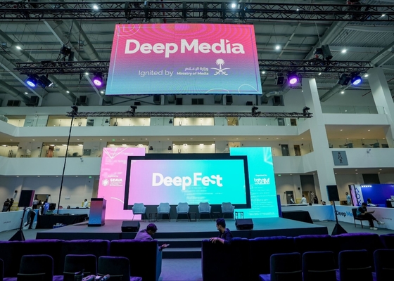 Aluguel de tela de estádio / Instalação fixa HD Publicidade ao ar livre Display LED a cores inteiras 960 X 768mm Gabinete