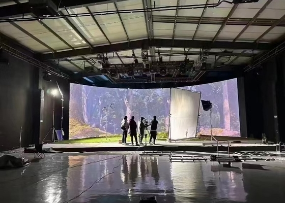 Armário de ferro e aço P5 SMD Indoor Full Color LED Rental Screen para Estádio de Futebol 64x32 Dot Matrix / Eco-Friendly