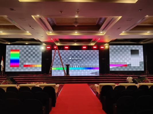 Full Color 1R1G1B Pixel Composition Glue On Board LED Screen com 100 anos de vida útil e tamanho do gabinete 640*640MM