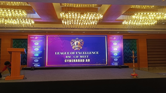 3840Hz Alta Refrescagem Indoor Full Color LED Display P2.5 2121 Tamanho da lâmpada para publicidade interior com distância de visão ≥ 0,5m
