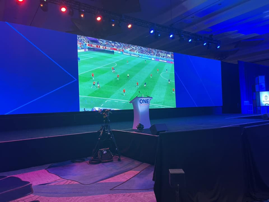 Instalação de aluguel Cartão de visualização de publicidade vertical Display P2.5 Small Spacing Indoor 1R1G1B HD LED