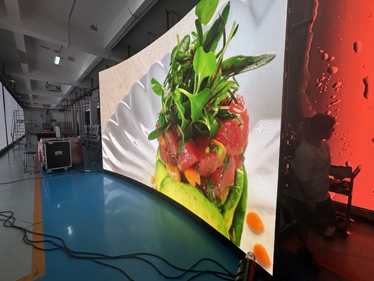 P10 à prova d'água para exteriores Full Color LED Display Screen Publicidade Com Coluna