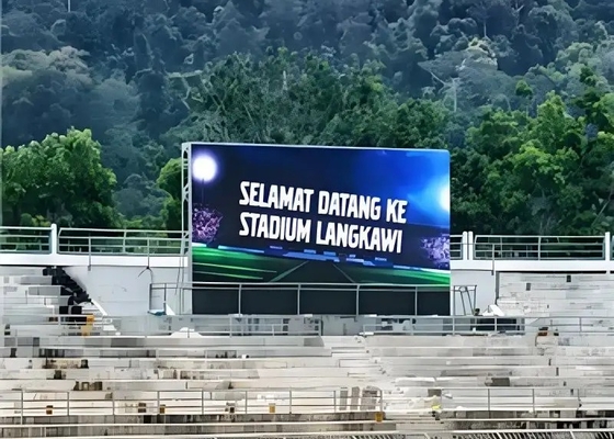 Grandes painéis publicitários de LED com estrutura de aço