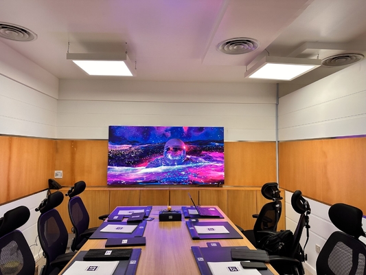 Instalação de um ecrã LED de publicidade a cores inteiras sem mosaico