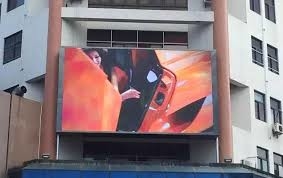 Balanço de branco Brilho de ≥7500cd/m2 Display LED fixo com tamanho de gabinete personalizado e material de alumínio