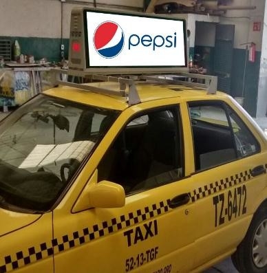 Display de sinalização LED de carro de pitch de 3 mm personalizável com controle assíncrono e configurações 1R1G1B