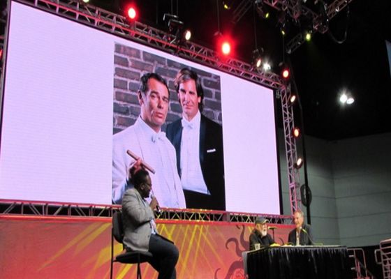 Exibição LED a cores interiores de 4 mm Pitch de pixels SMD2121