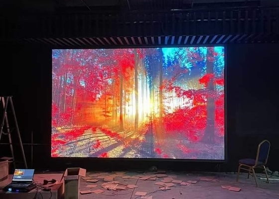 SMD3535 Caixa de fundição a óleo / Locação de LED Display P3.91 Exterior Alto Brilho Ícone à água 500 * 1000mm Grande tela