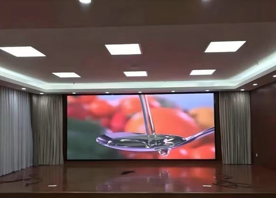 SMD3535 Caixa de fundição a óleo / Locação de LED Display P3.91 Exterior Alto Brilho Ícone à água 500 * 1000mm Grande tela