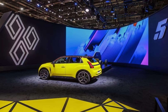 Visualização Distância 4×50m Display LED de aluguel com alta uniformidade de cores e consumo médio de 438Watt/m2