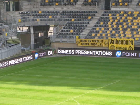 Paredes de vídeo do estádio de aço laminado a frio 40000Pixel/m2 para melhorar a experiência de visualização