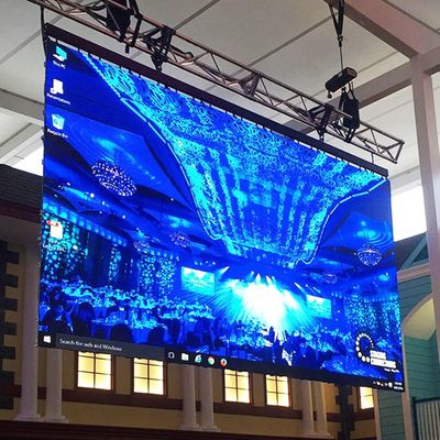 Bom preço Dimensão de tela personalizável Marketing de telas LED com 100000 horas de vida útil e 2mm Smd2727/2525/1921 forma LED on-line