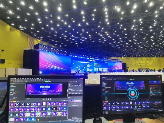 Ecrãs LED de palco com alta resolução e brilho com design modular para instalação e transporte durante eventos ao ar livre