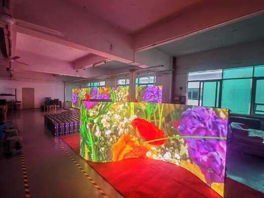 Tela LED colorida p2.5 interna com taxa de atualização de gabinete 3840hz de 640x480mm