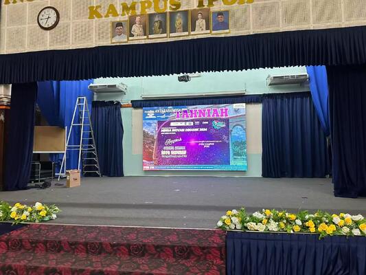 Telão LED colorido p2.5 interno com tamanho de gabinete compacto e alta densidade de pixels para apresentações visuais internas detalhadas