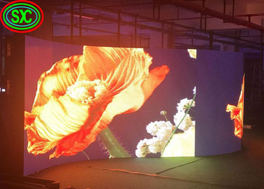 SMD Curved Advertising LED Screens 3,91mm Pixel Pitch 25 Wattled tela de exibição de publicidade comercial