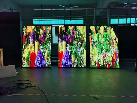 Estandes de exposição de cartazes publicitários em ambientes internos