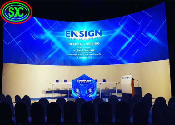 Tela de LED Curva para Publicidade Interna/Externa IP34 com Pitch de Pixel de 3,91mm