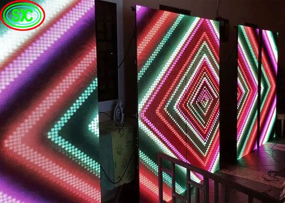 Ecrãs LED de palco com alta resolução e brilho com design modular para instalação e transporte durante eventos ao ar livre