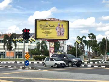 P2 Indoor Full Color LED Billboard Die-Cast Aluminum Billboard Armário de aço simples 128 X 64 Matriz