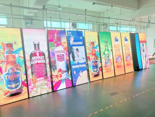 Exposição conduzida magnética 640X1920mm do cartaz de P2.5 1200cd/sqm SMD2121