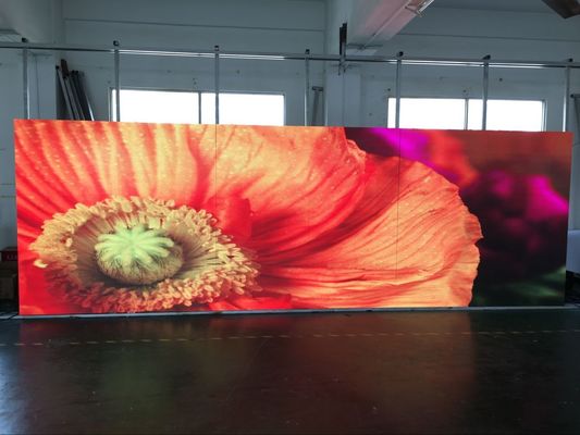 Bom preço O diodo emissor de luz da fase seleciona o armário de anúncio interno RGB 3 da exposição HD P4 1920hz em 1 512x512mm armário, brilho 1500cd on-line