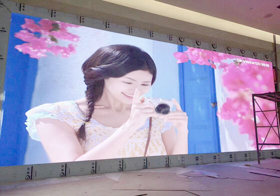 Fine Pitch Alta Resolução e Brilho P1.875 Indoor Giant LED Display Panfletos em cores completas
