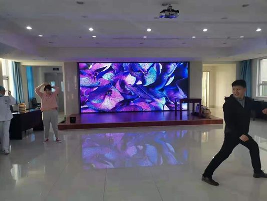 Bom preço O diodo emissor de luz alugado de HD SMD P5 indica o brilho alto interno para o concerto de Live Sports, 640x640 armário, 2500 on-line
