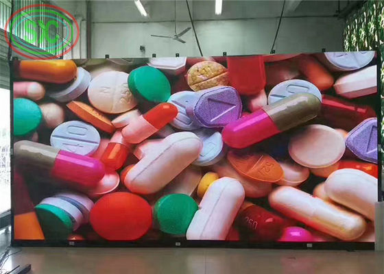 Exibição LED a cores interiores com alta resolução e brilho adequado para outdoors digitais e sistemas de informação