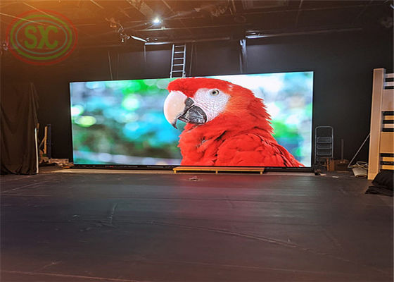 Ecrãs LED de publicidade P2.5 de alto desempenho com gabinete de alumínio fundido, perfeitos para ambientes internos e fáceis de instalar