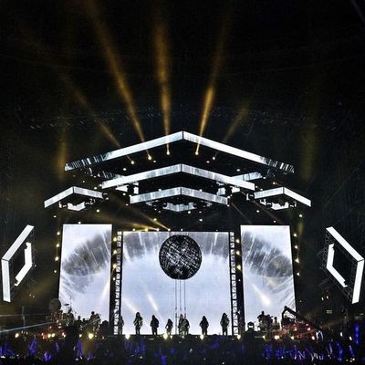 Alta Qualidade Nova Tendência Indoor P1.86 Led Poster Display Screen On Wheels Led Panel Screen Led Video Wall