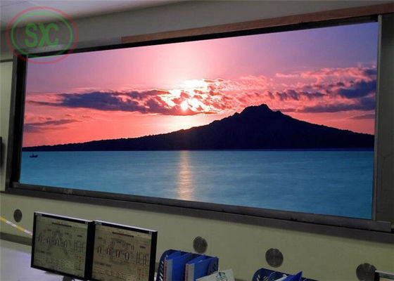 Ecrã LED colorido interior sem valor se encaixa na parede com estrutura de quadro