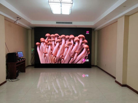 Display LED a cores inteiras para instalação na parede e fácil manutenção