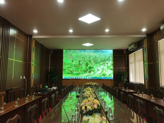 Display LED a cores inteiras para instalação na parede e fácil manutenção