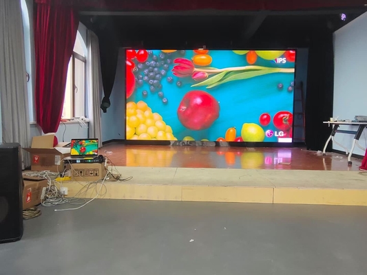 Display LED a cores inteiras para instalação na parede e fácil manutenção