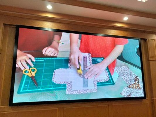 O anúncio publicitário fixo barato interno do elevado desempenho 3840HZ p3 576x576mm conduziu a grande parede video de anúncio da exposição