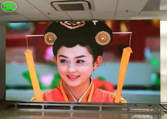 Exposição de diodo emissor de luz interna high-density da cor P4 completa com tempo de funcionamento 100000hours