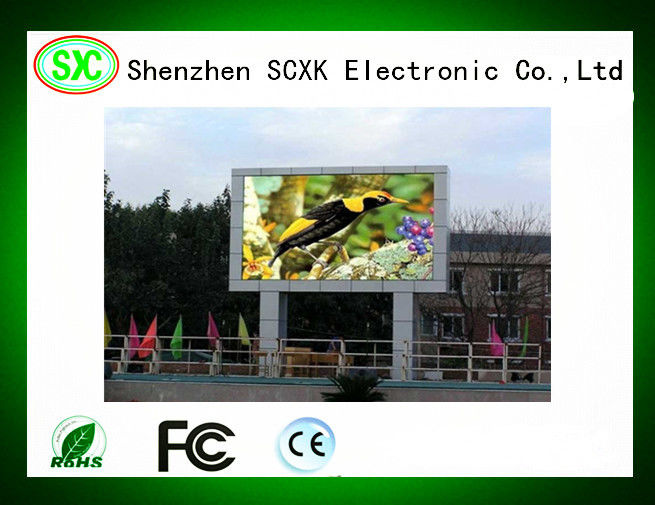 Transforme o seu veículo com o painel LED de 250 x 250 cm e o ecrã de animação