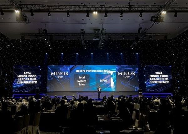 Localização do centro comercial tela LED suspensa cenário COB P2 HD Resolução 128 * 64