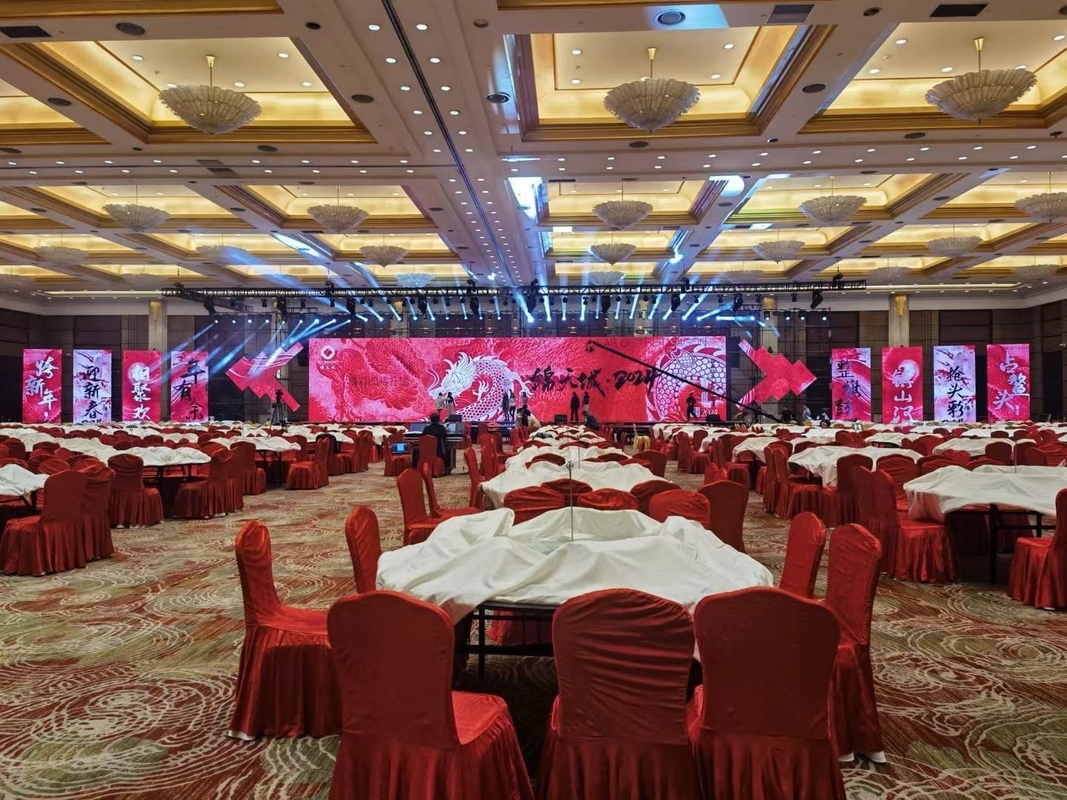 3840Hz Alta Refrescagem Indoor Full Color LED Display P2.5 2121 Tamanho da lâmpada para publicidade interior com distância de visão ≥ 0,5m